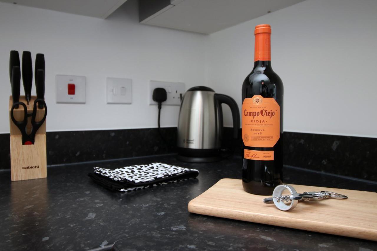 No 43 Stadium Views By Ssw - 2Br, Parking, Sleeps 4, 3Min Walk To Stadium, 10Min Drive To City Centre, Marina And Close To M4 Morriston Exterior photo