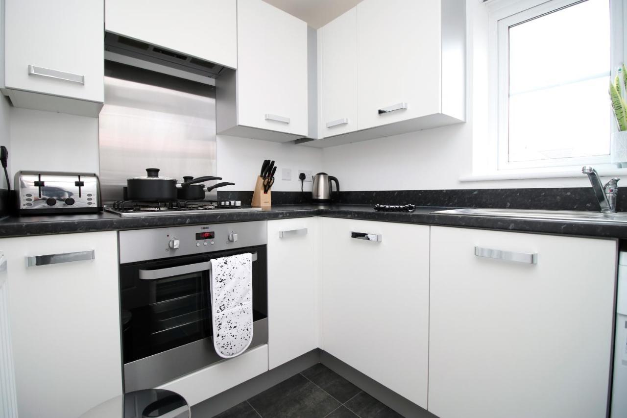 No 43 Stadium Views By Ssw - 2Br, Parking, Sleeps 4, 3Min Walk To Stadium, 10Min Drive To City Centre, Marina And Close To M4 Morriston Exterior photo