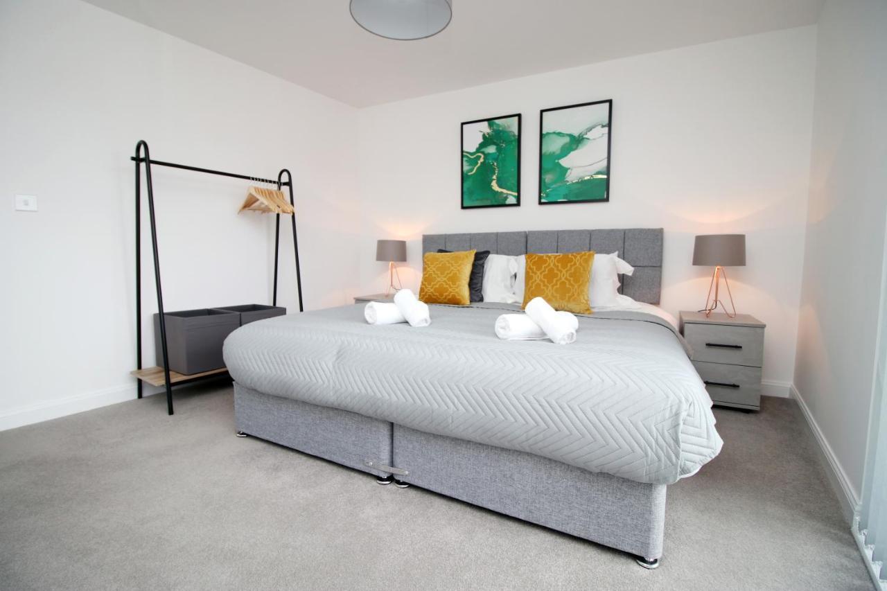 No 43 Stadium Views By Ssw - 2Br, Parking, Sleeps 4, 3Min Walk To Stadium, 10Min Drive To City Centre, Marina And Close To M4 Morriston Exterior photo