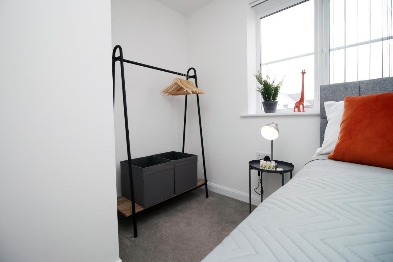 No 43 Stadium Views By Ssw - 2Br, Parking, Sleeps 4, 3Min Walk To Stadium, 10Min Drive To City Centre, Marina And Close To M4 Morriston Exterior photo